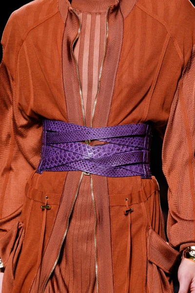 Look 19
